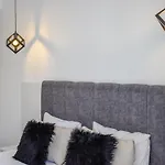 Albertoshouse Aparthotel 4*