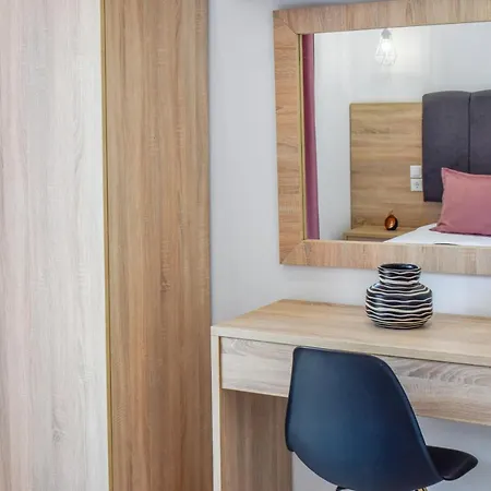 Aparthotel Albertoshouse 4*