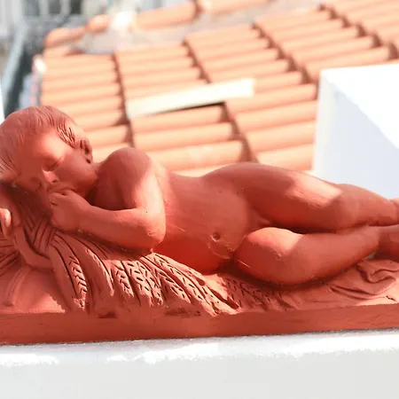 Albertoshouse İskados