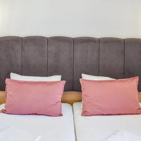 Apart Otel Albertoshouse İskados