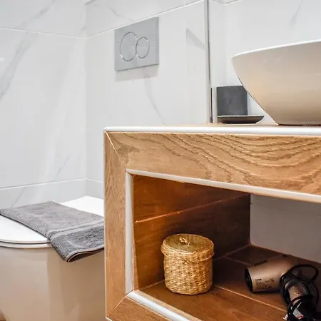 Albertoshouse 4* İskados