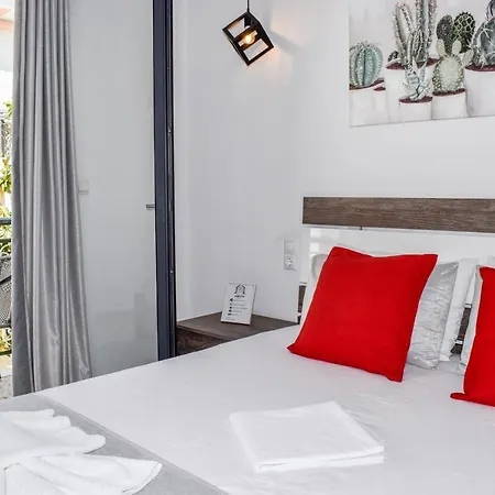 Aparthotel Albertoshouse 3*