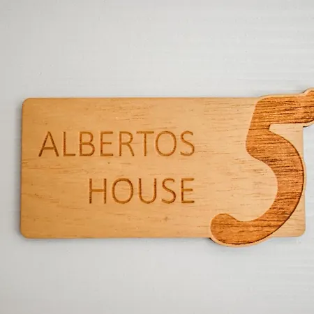 Aparthotel Albertoshouse 3*