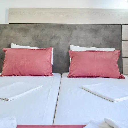 Albertoshouse Aparthotel 3*