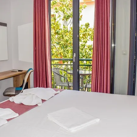 Aparthotel Albertoshouse 3*