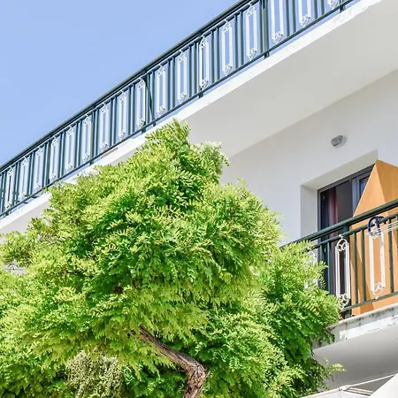 Albertoshouse Aparthotel