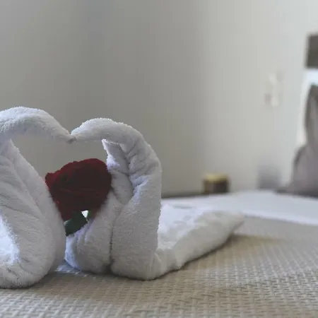 Albertoshouse Apartmanhotel Szkiáthosz